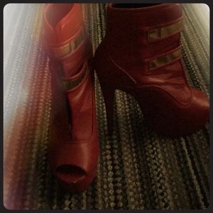 I am selling these red and gold 5-6 inche heels